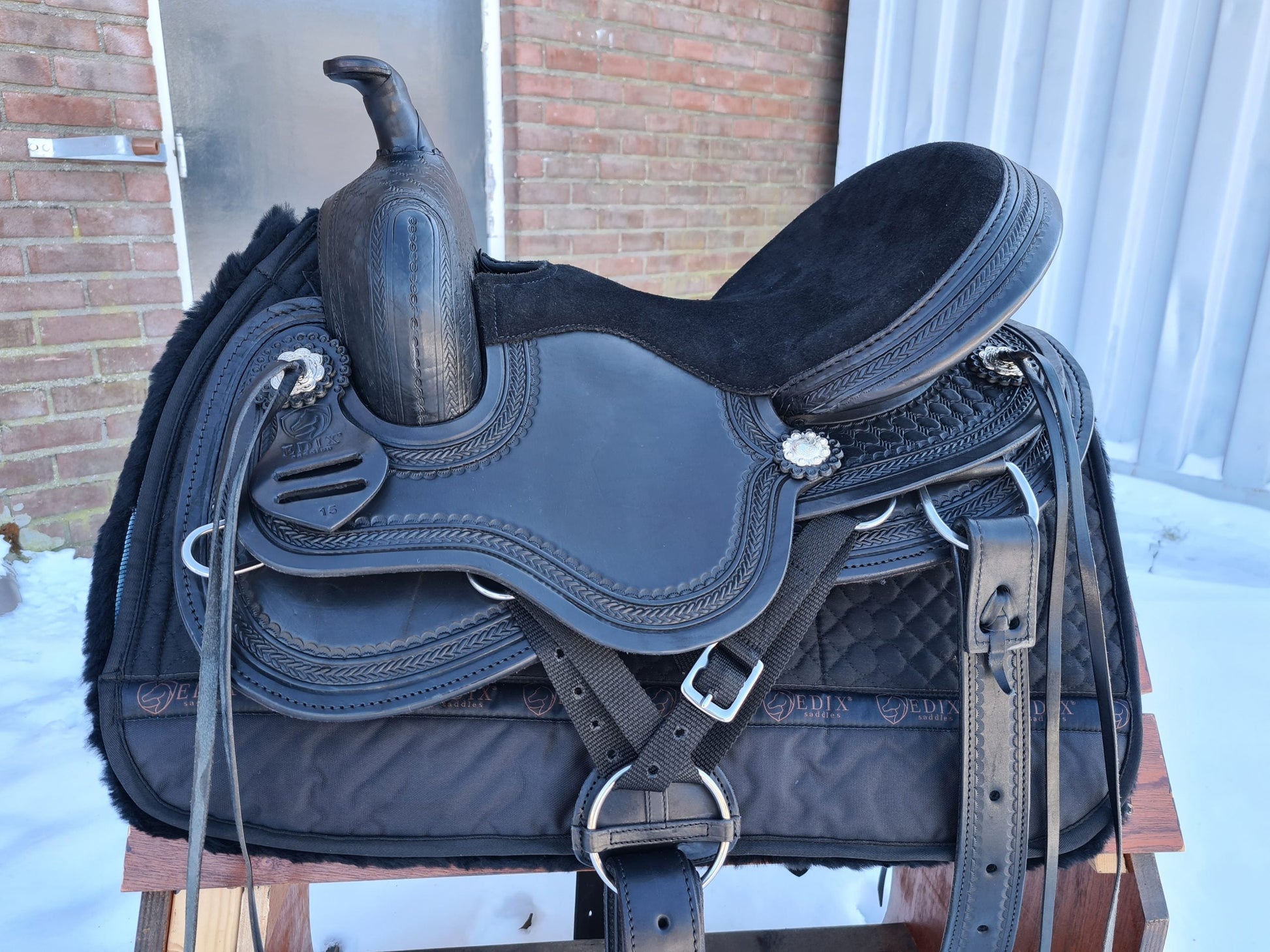 EDIX Django treeless Western saddle