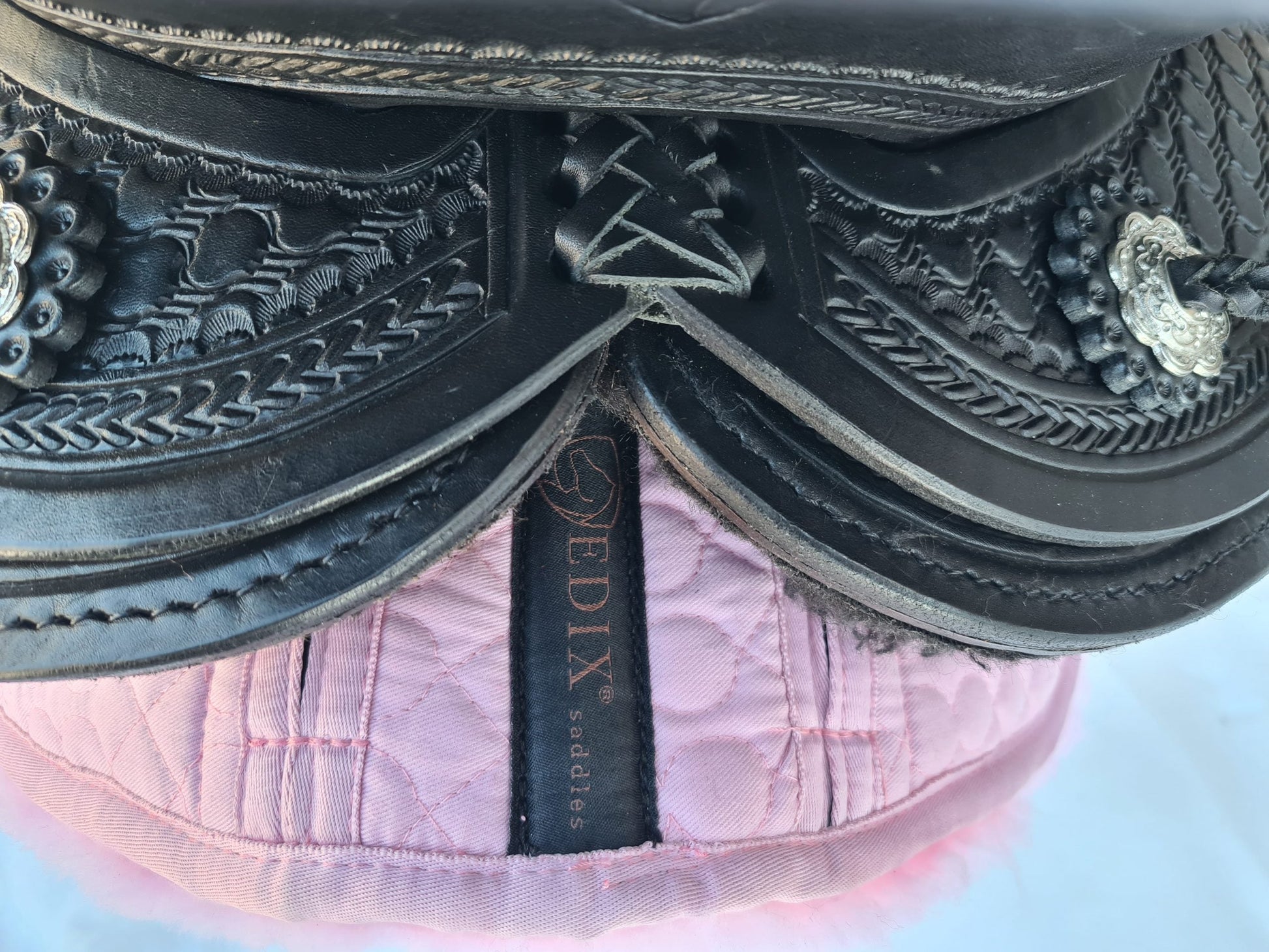 EDIX Django treeless Western saddle