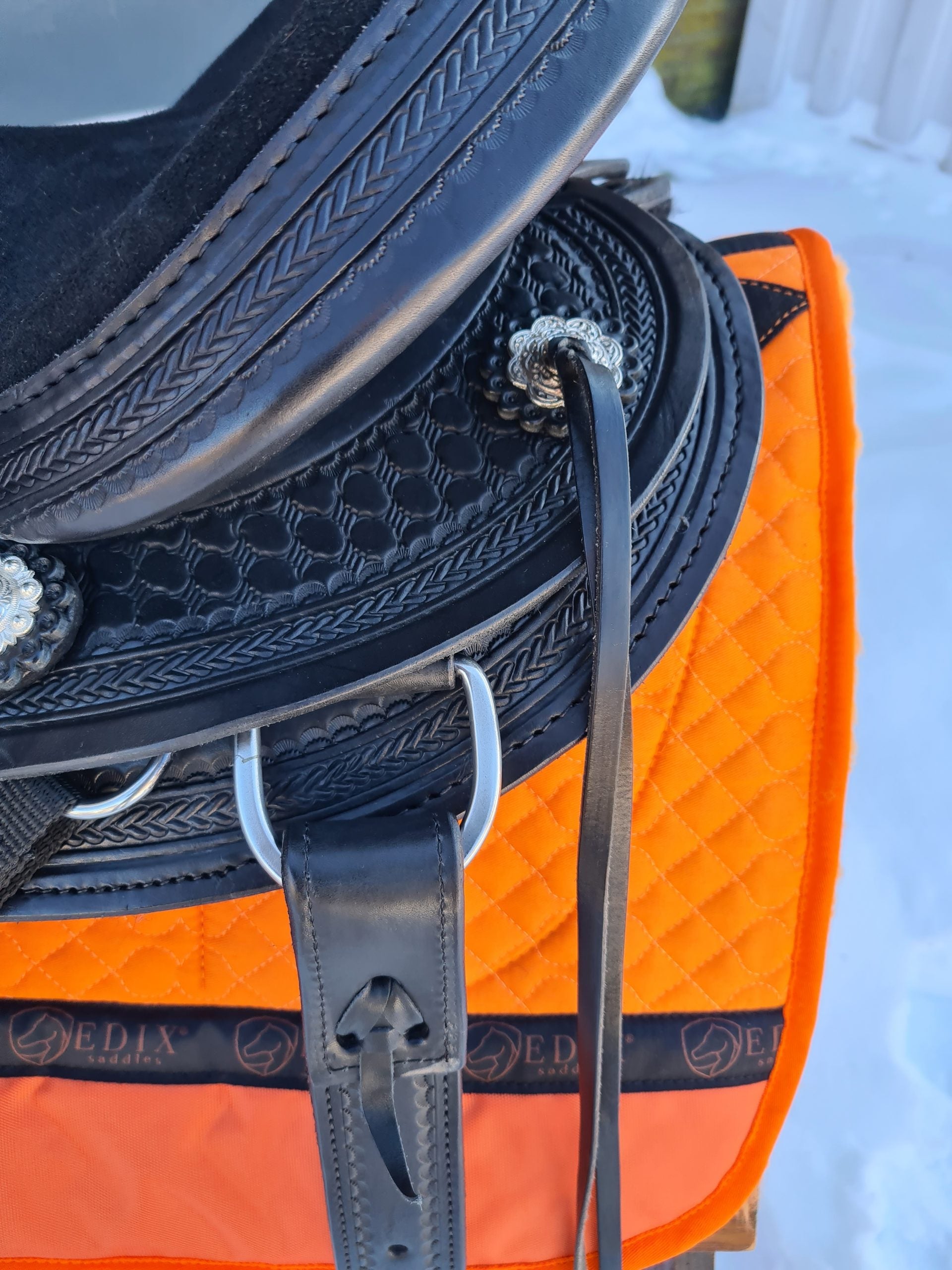 EDIX Django treeless Western saddle