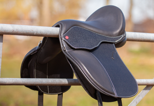 Edix EDIX Elore Kids treeless dressage saddle
